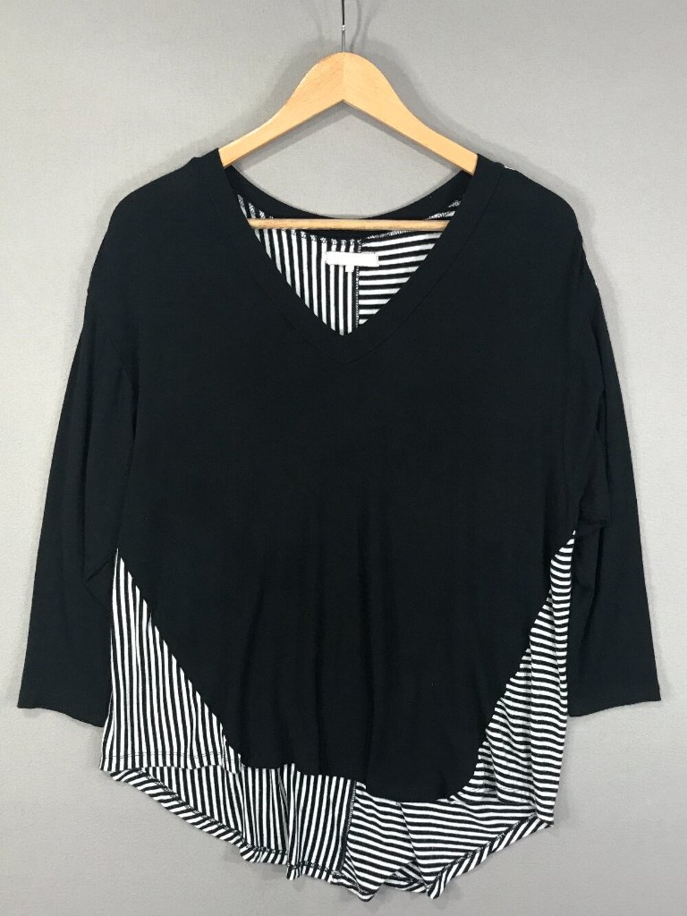 Une Ame Top Womens Large Black White Striped Patchwork Pullover Shirt V-Neck 3/4